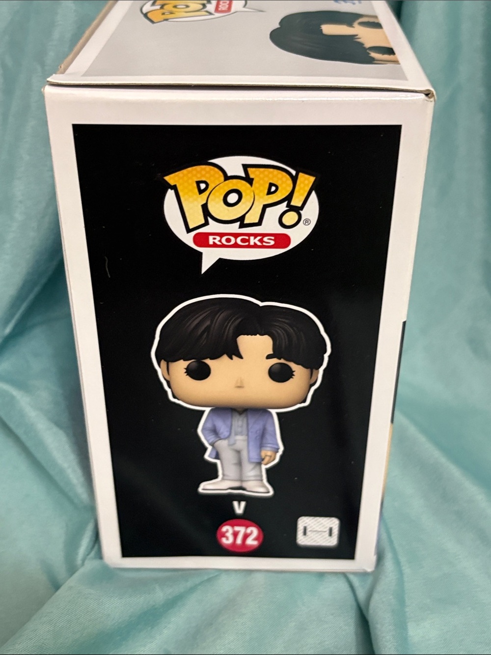 Funko POP! Rocks: BTS V 4-in Vinyl Figure - Picture 4 of 5